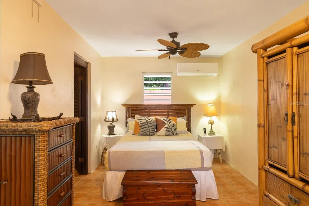 993 CALLE 16 Vieques, PR 00765
