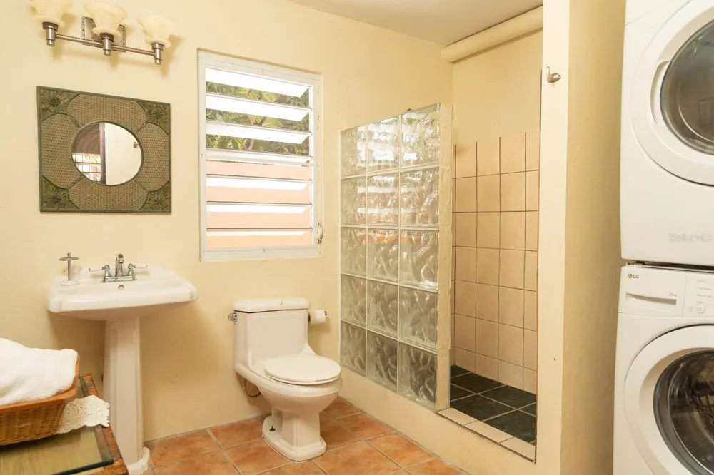 993 CALLE 16 Vieques, PR 00765