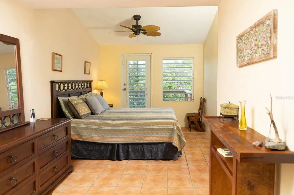 993 CALLE 16 Vieques, PR 00765