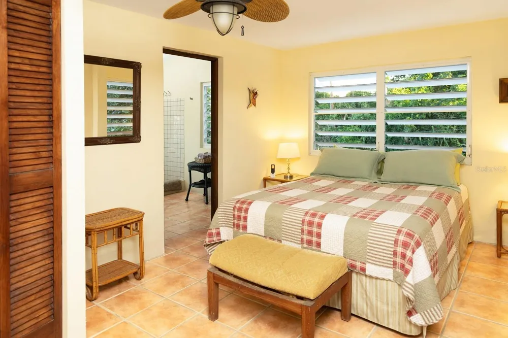 993 CALLE 16 Vieques, PR 00765