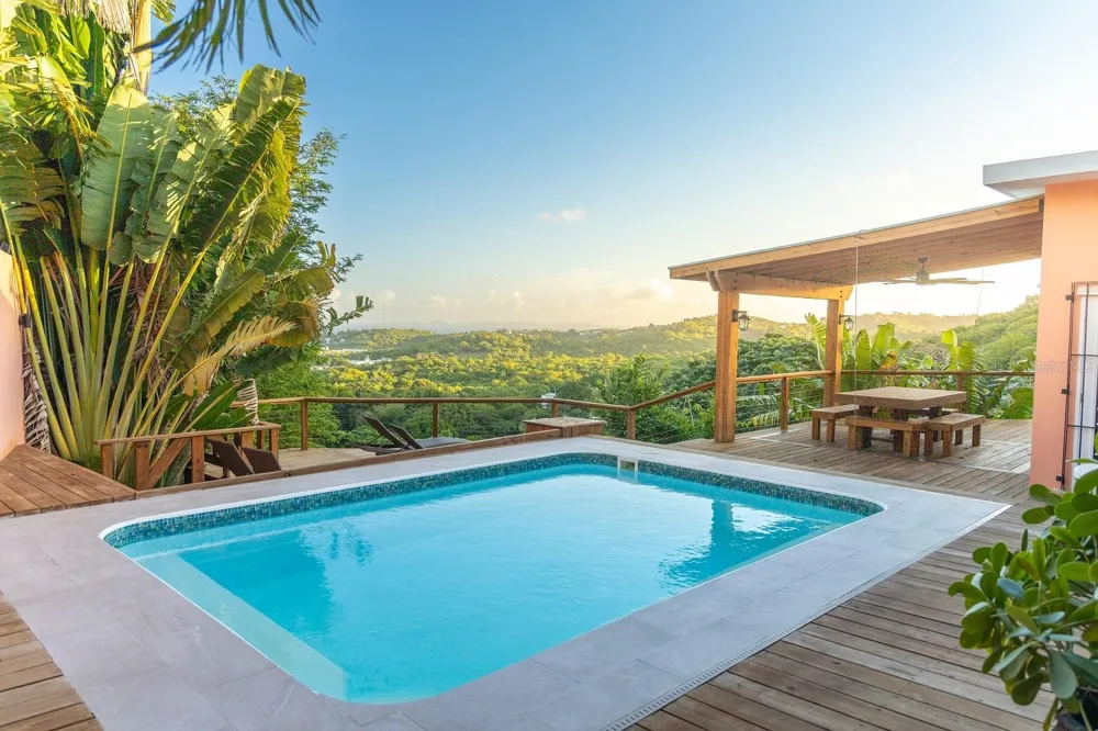 993 CALLE 16 Vieques, PR 00765