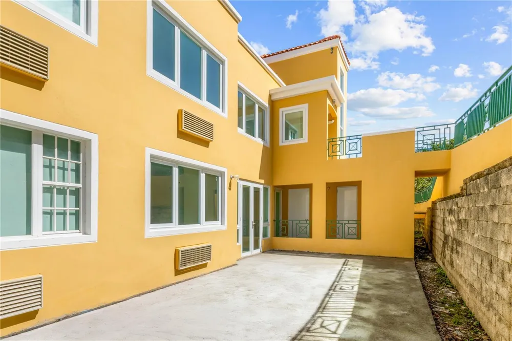 Calle 10 E #101 Rio Grande, PR 00745