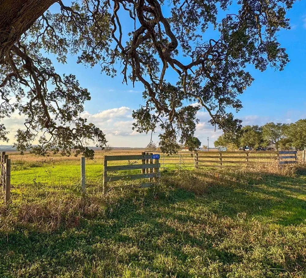 5895 Farek-Loth Road Schulenburg, TX 78956