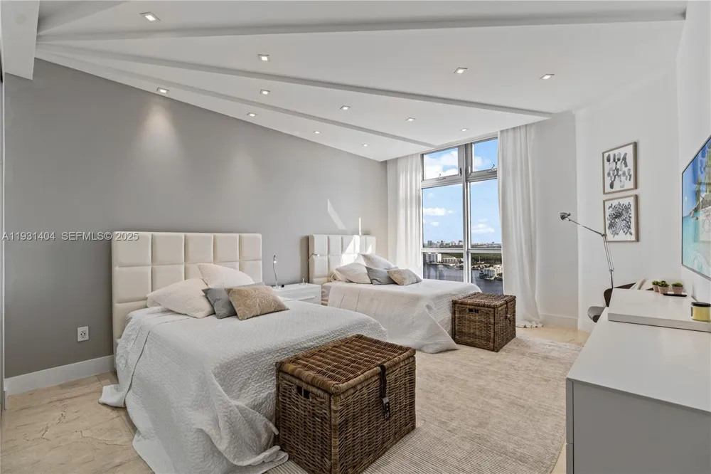 17301 Biscayne Blvd #PH-5 North Miami Beach, FL 33160
