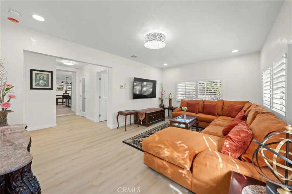 13533 Terra Bella Pacoima, CA 91331
