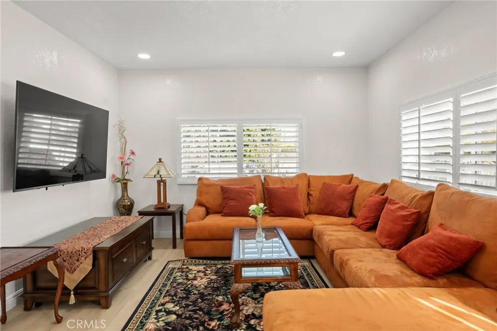 13533 Terra Bella Pacoima, CA 91331