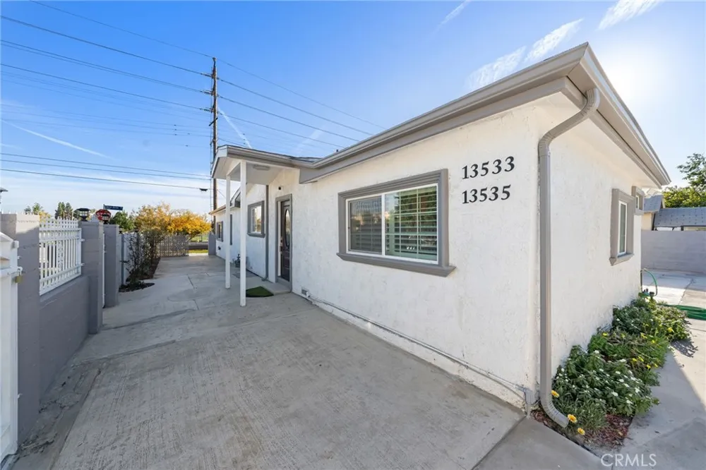 13533 Terra Bella Pacoima, CA 91331