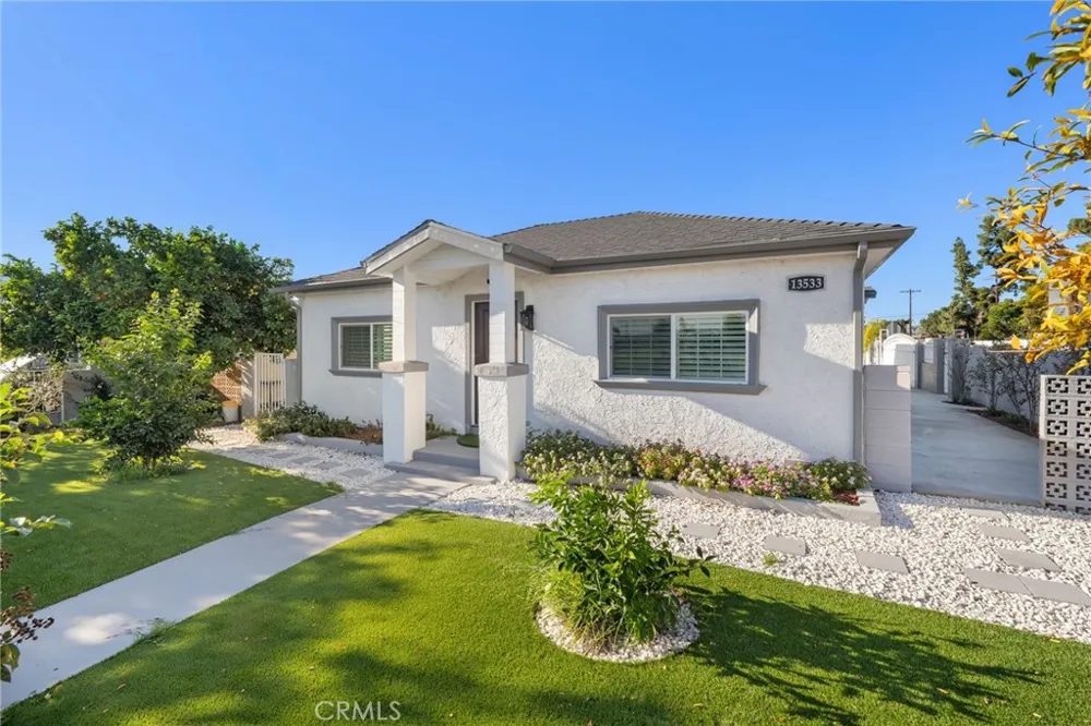 13533 Terra Bella Pacoima, CA 91331