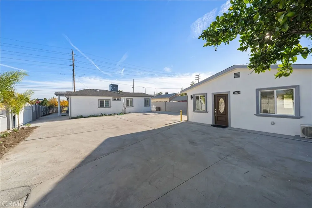 13533 Terra Bella Pacoima, CA 91331