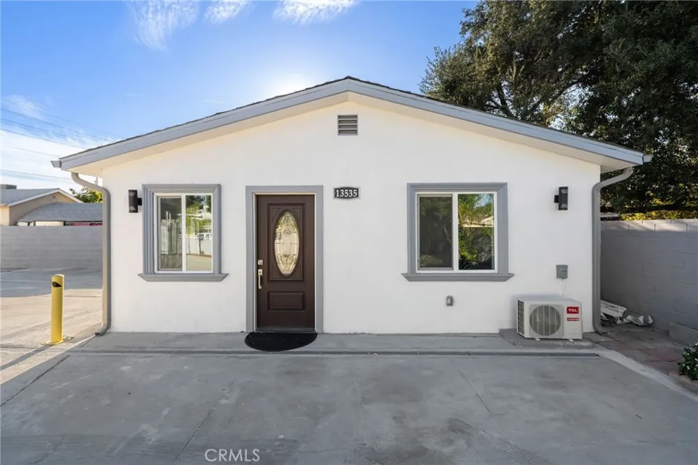 13533 Terra Bella Pacoima, CA 91331