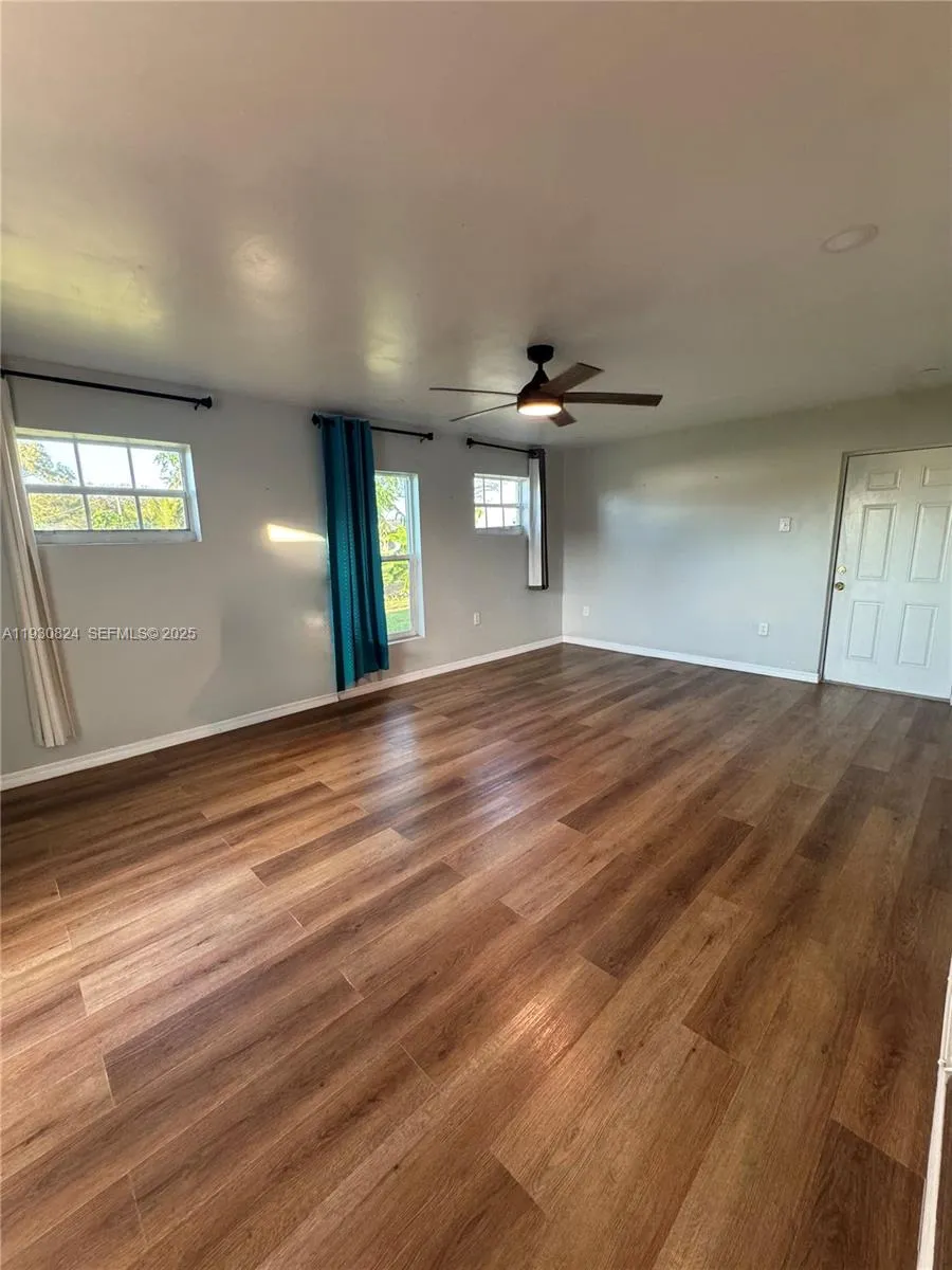 415 SE 4th St South Bay, FL 33493