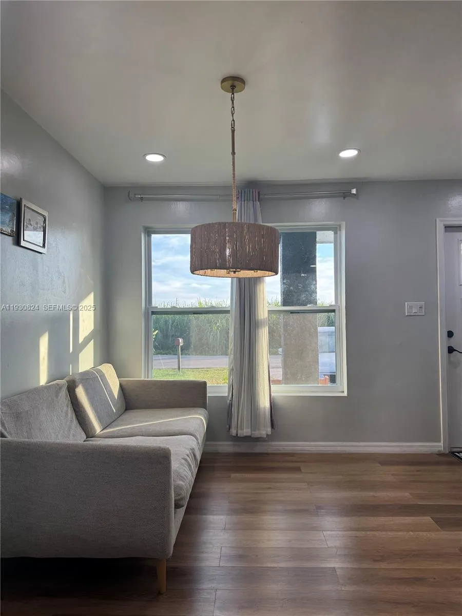 415 SE 4th St South Bay, FL 33493