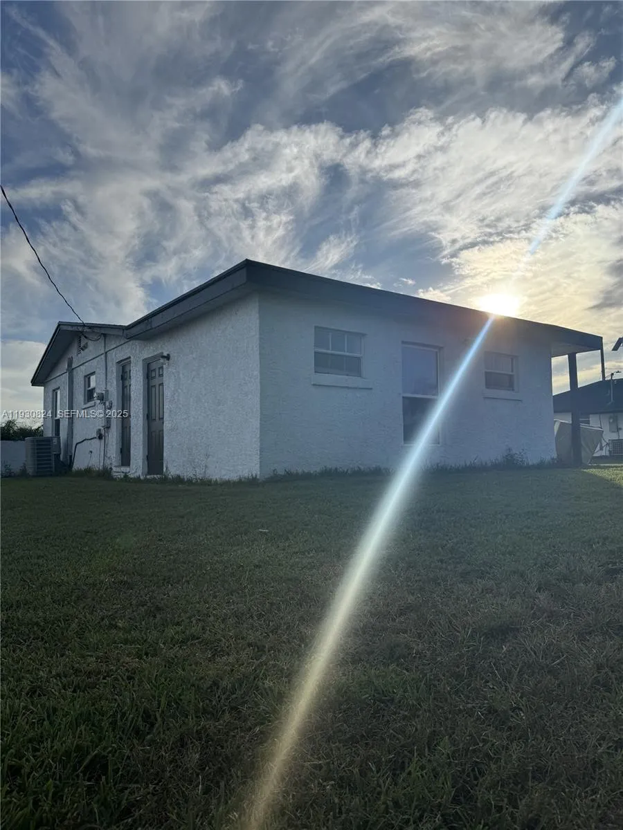 415 SE 4th St South Bay, FL 33493