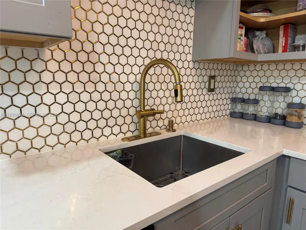 415 SE 4th St South Bay, FL 33493