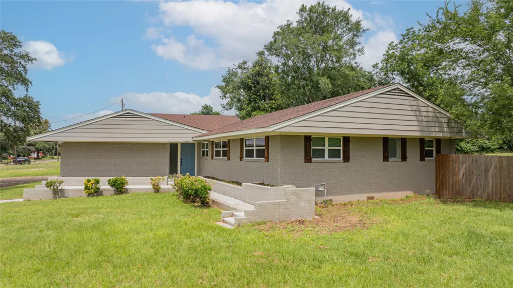 812 E 1st Hughes Springs, TX 75656