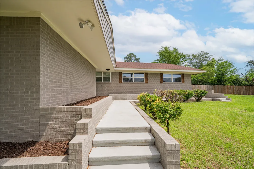 812 E 1st Hughes Springs, TX 75656