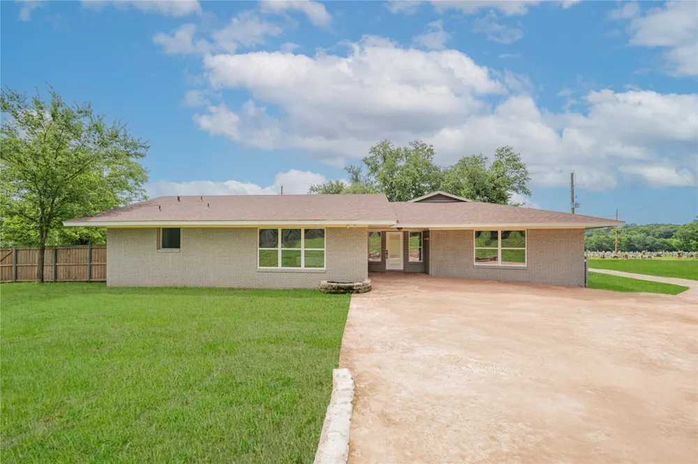 812 E 1st Hughes Springs, TX 75656