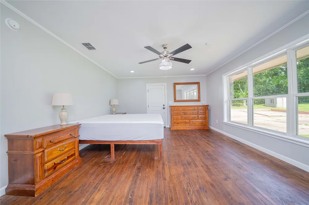 812 E 1st Hughes Springs, TX 75656