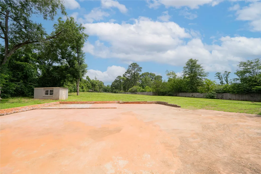 812 E 1st Hughes Springs, TX 75656