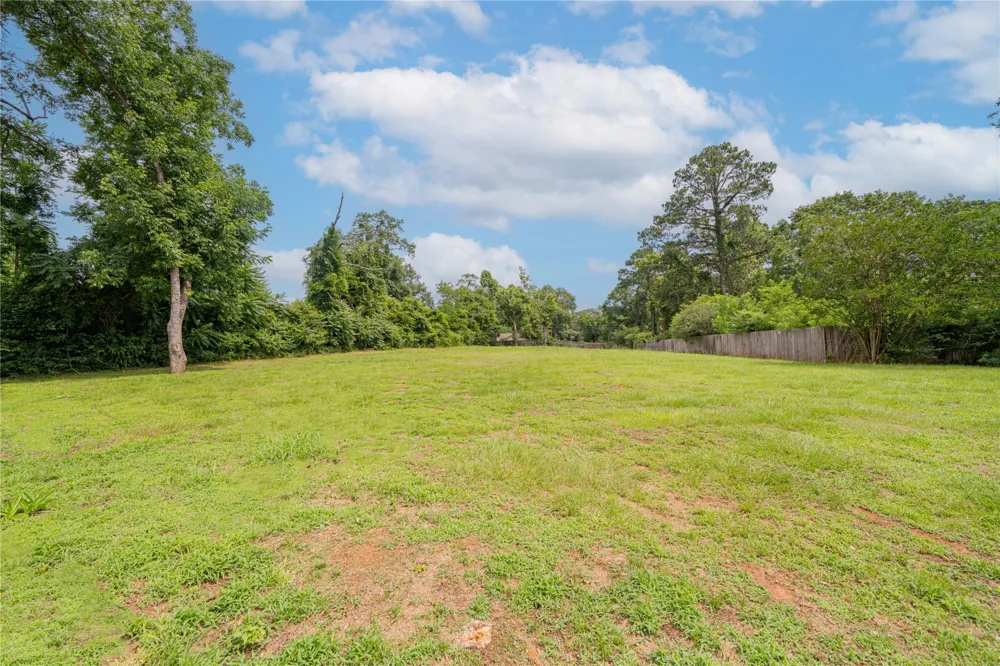 812 E 1st Hughes Springs, TX 75656