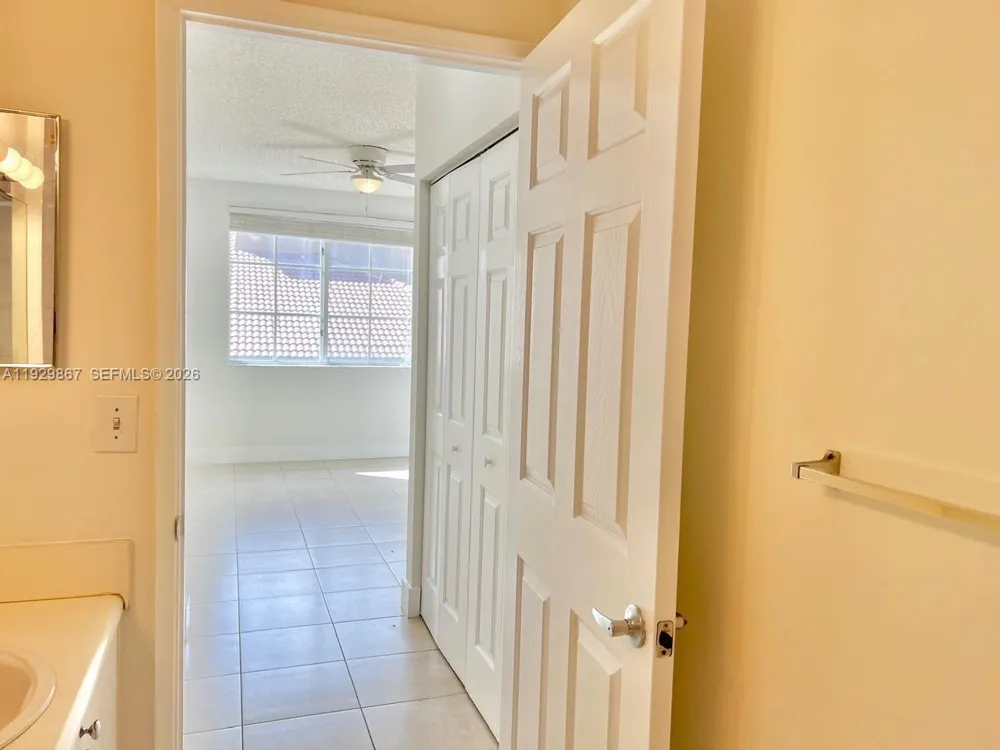 8000 Nob Hill Rd #204 Tamarac, FL 33321