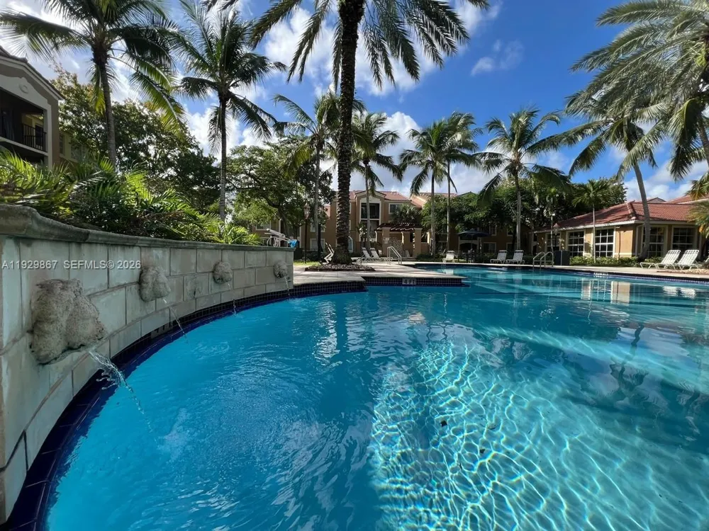 8000 Nob Hill Rd #204 Tamarac, FL 33321