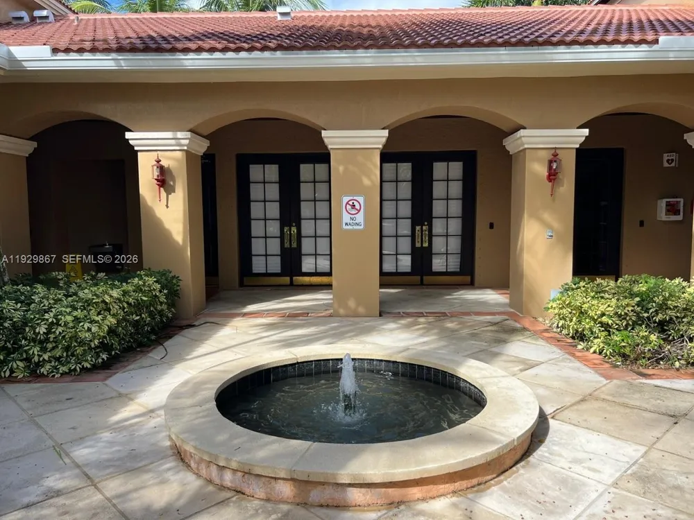 8000 Nob Hill Rd #204 Tamarac, FL 33321