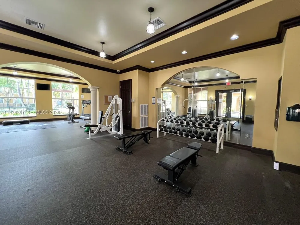 8000 Nob Hill Rd #204 Tamarac, FL 33321