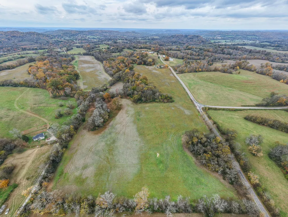 9 Craig Bridge Rd Williamsport, TN 38487