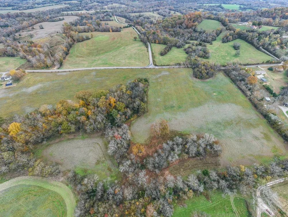 9 Craig Bridge Rd Williamsport, TN 38487