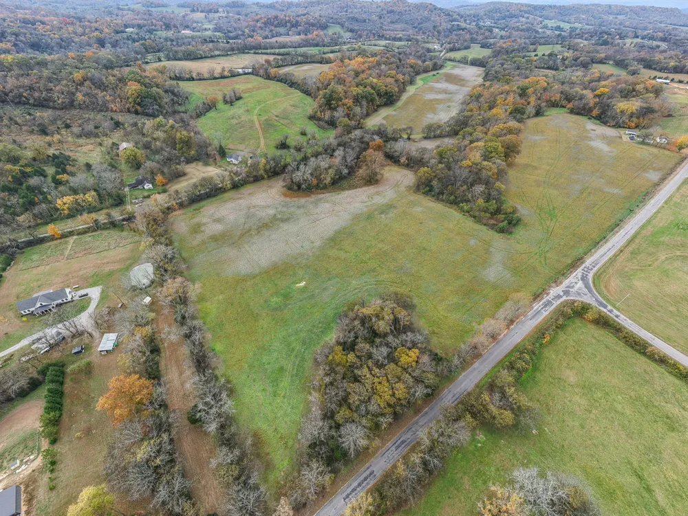 9 Craig Bridge Rd Williamsport, TN 38487