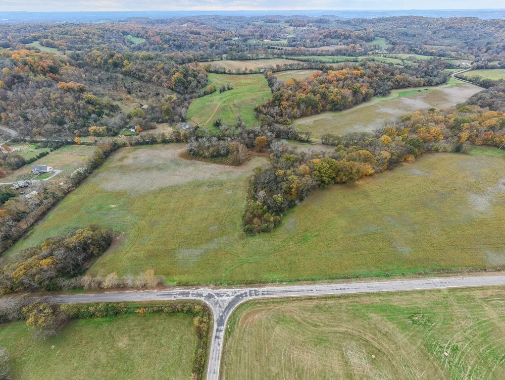 9 Craig Bridge Rd Williamsport, TN 38487