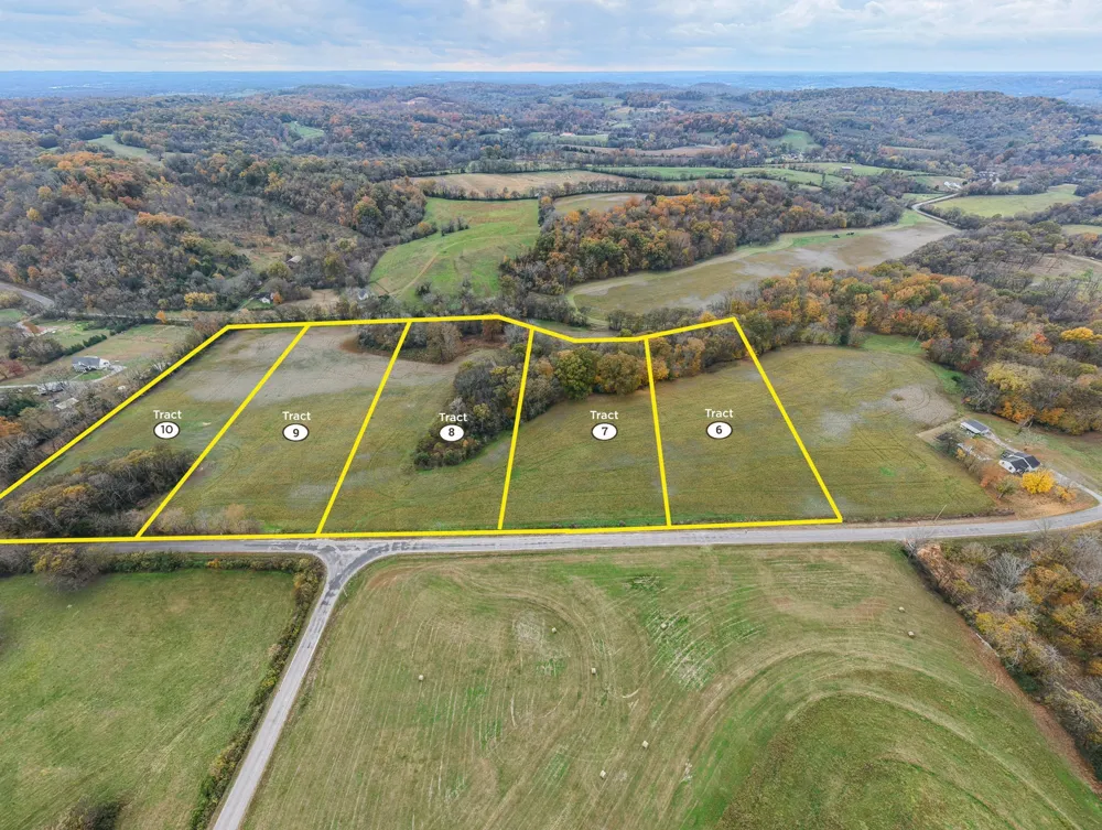 9 Craig Bridge Rd Williamsport, TN 38487