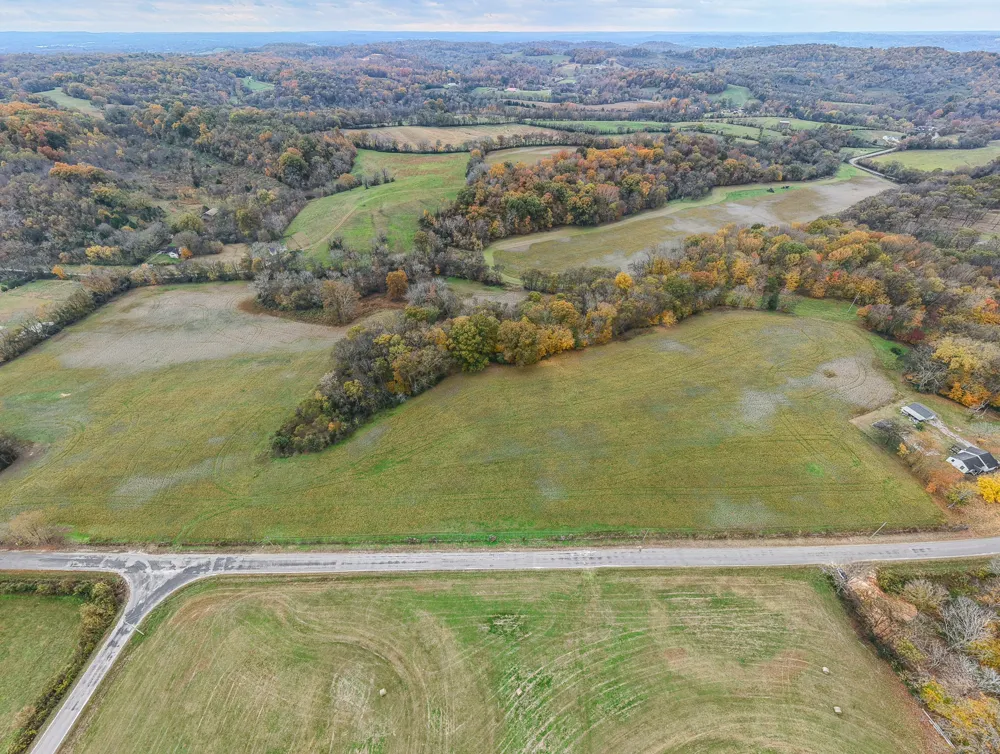 9 Craig Bridge Rd Williamsport, TN 38487