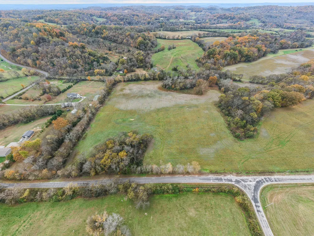 9 Craig Bridge Rd Williamsport, TN 38487