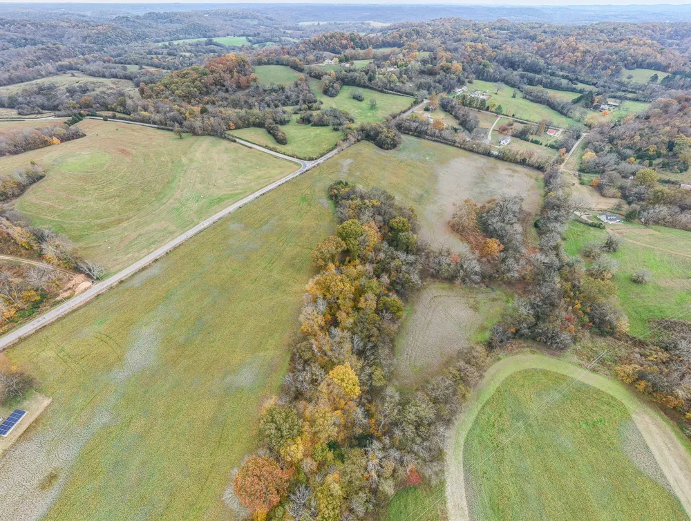 9 Craig Bridge Rd Williamsport, TN 38487