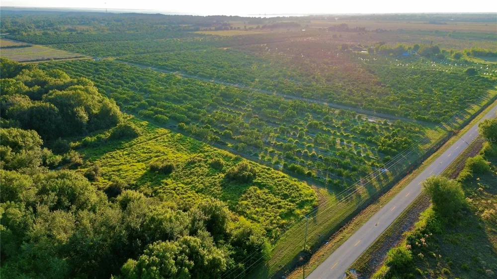 2205 HICKS ROAD Lorida, FL 33857