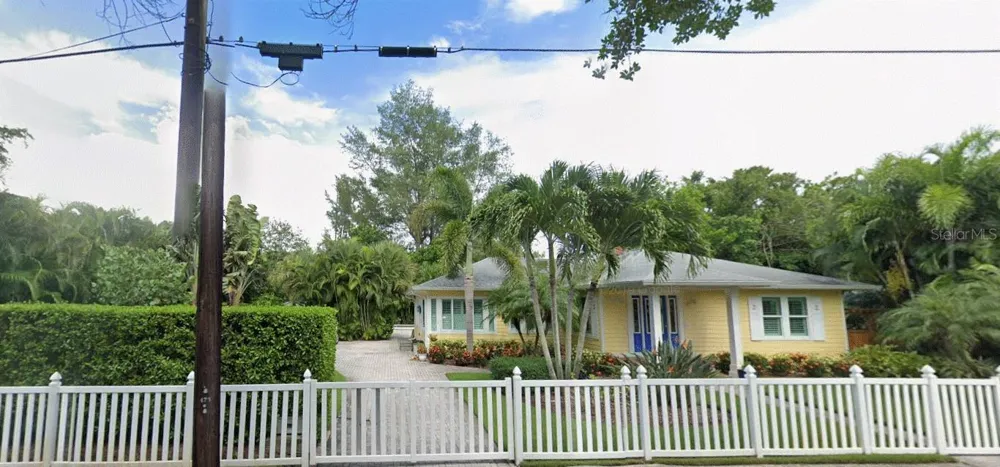 3473 HAMILTON AVENUE Sarasota, FL 34242