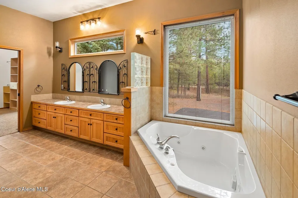 7001 E Chattaroy Road Chattaroy, WA 99003