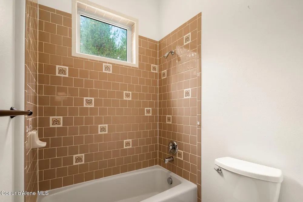 7001 E Chattaroy Road Chattaroy, WA 99003