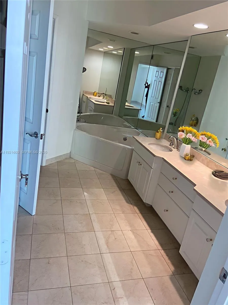 3370 Hidden Bay Dr #1914 Aventura, FL 33180