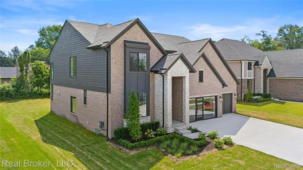 35704 Addison Drive New Baltimore City, MI 48047
