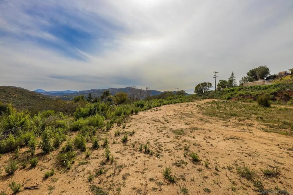 15634 Broad Oaks Rd El Cajon, CA 92021