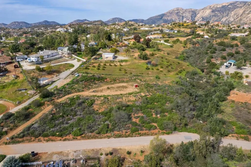 15634 Broad Oaks Rd El Cajon, CA 92021