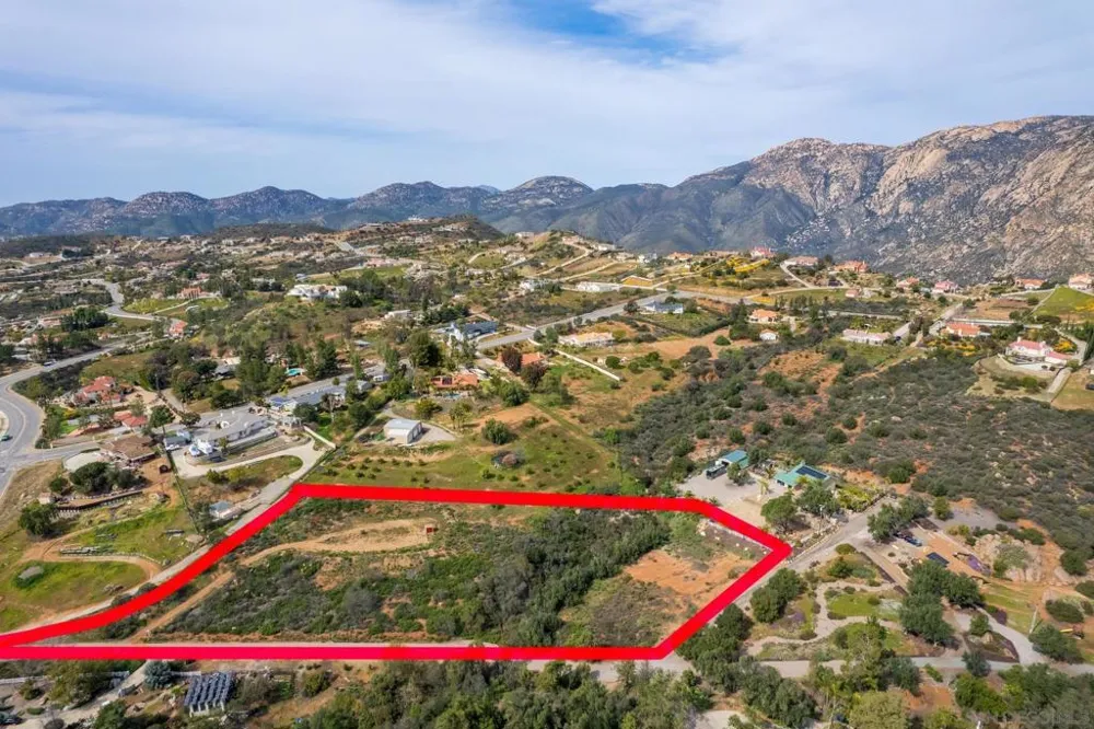 15634 Broad Oaks Rd El Cajon, CA 92021