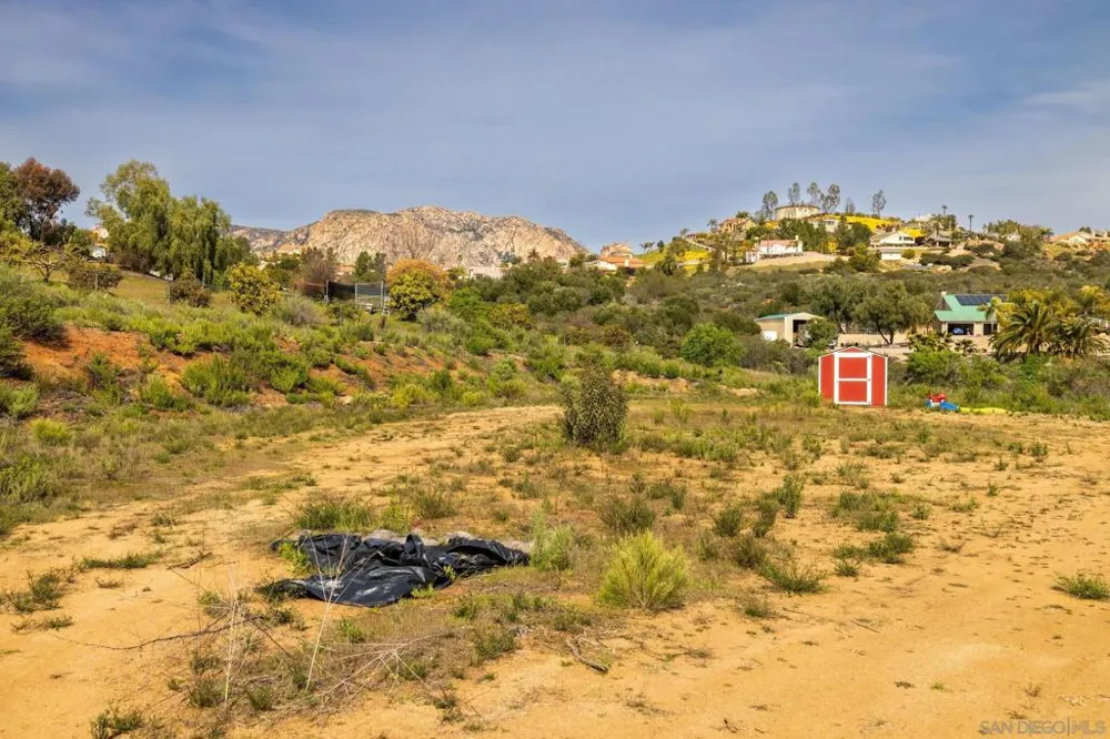 15634 Broad Oaks Rd El Cajon, CA 92021