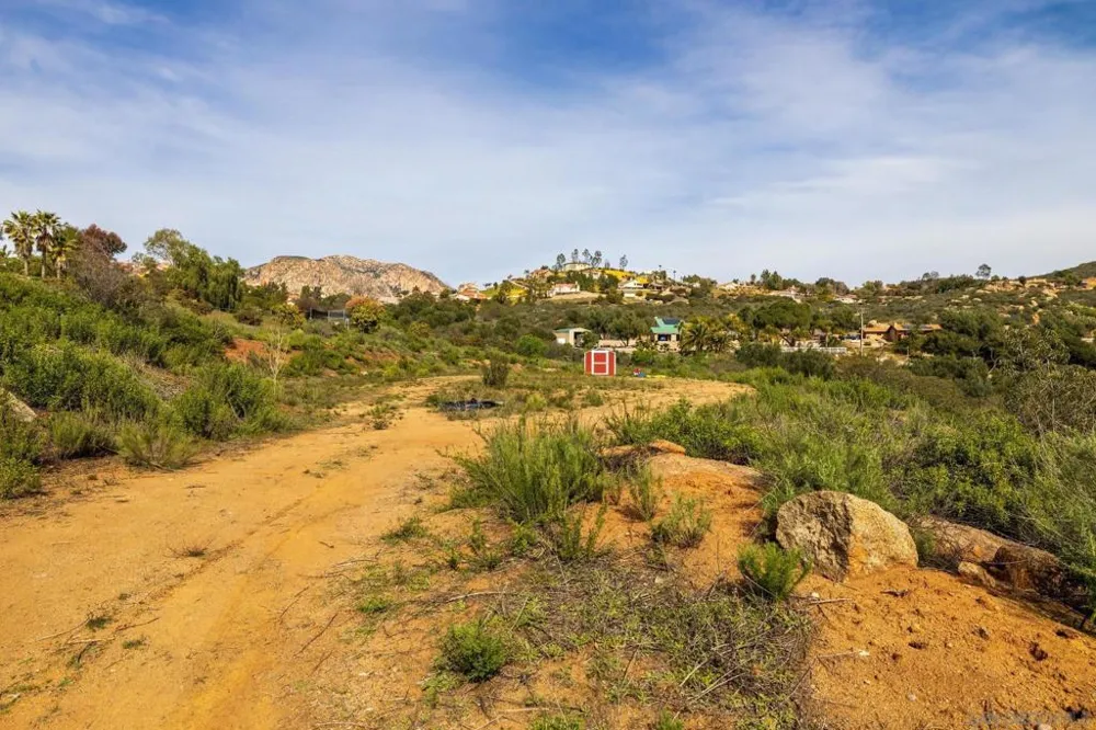15634 Broad Oaks Rd El Cajon, CA 92021