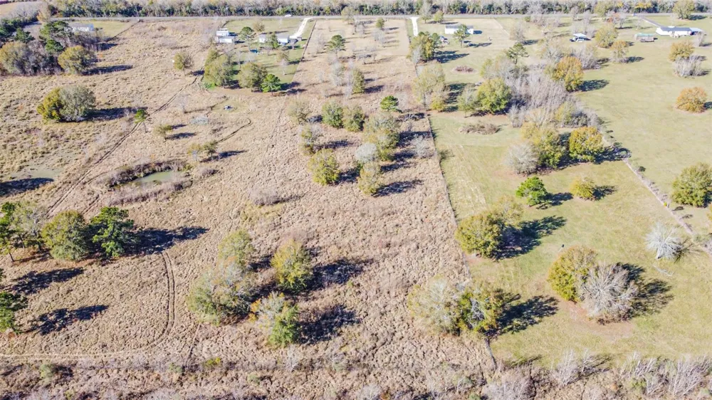1889 County Road 2068 Hull, TX 77564