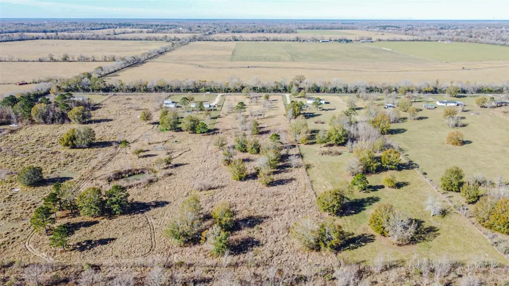 1889 County Road 2068 Hull, TX 77564