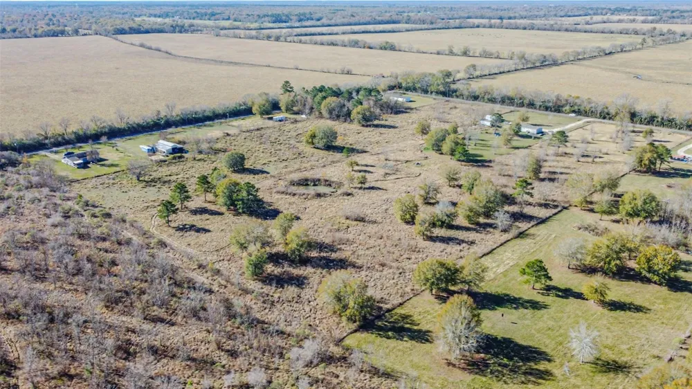 1889 County Road 2068 Hull, TX 77564